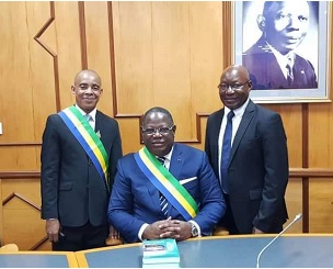 Au centre, l’ancien Premier ministre Emmanuel Issozé Ngondet, actuel député du premier arrondissement de la commune de Makokou